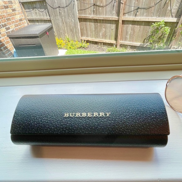 ❌SOLD❌ Authentic {Burberry} Sunglasses - Picture 12 of 12